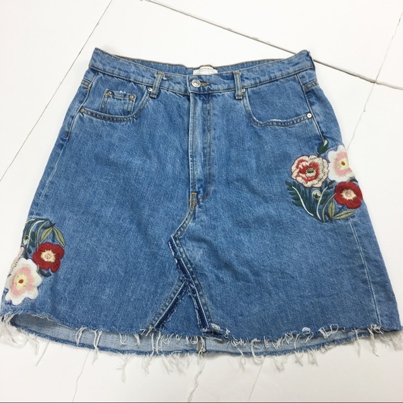 Zara Floral Embroidered Raw Hem Denim Skirt - Picture 2 of 6
